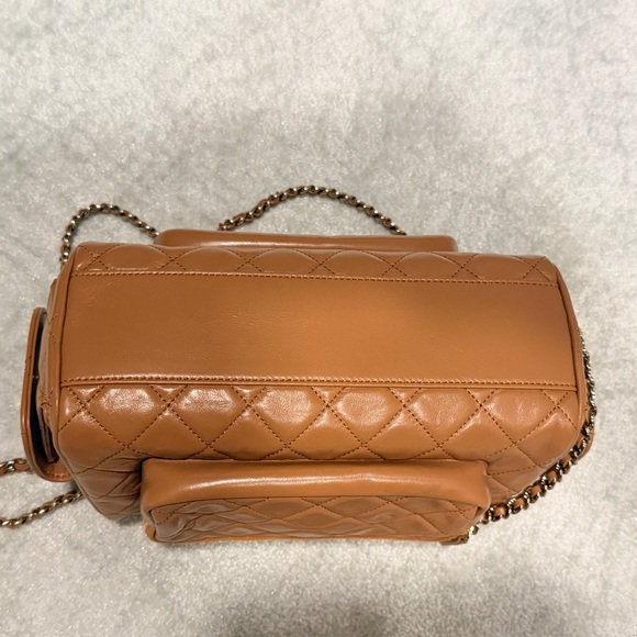 NEW CHANEL 24K Multi-Pocket Camera Bag in Caramel SZ Medium - Picture 7 of 13